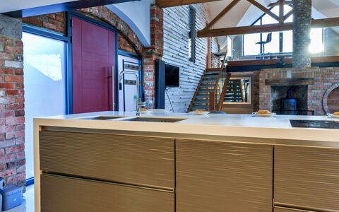 Big Barn at Dairy Cottages: Cocina, Piso, Diseño De Interiores, Mueble, Gabinetes, Madera, Mostrador, Suelo, Techo, Aparato De Cocina