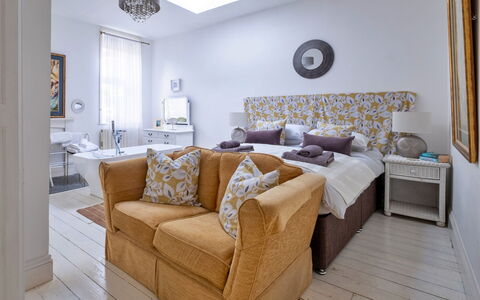 Isle of Wight 601: Mueble, Diseño De Interiores, Suelo, Pared, Piso, Habitación, Madera, Cama, Habitación, Encendiendo