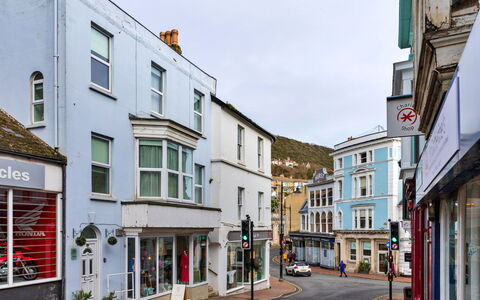 Isle of Wight 601: Edificio, Ventana, Superficie De La Carretera, By, Ciudad, Barrio Residencial, Fachada, Barrio, Área Urbana, Arquitectura