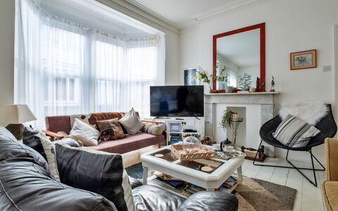 Isle of Wight 601: Mueble, Diseño De Interiores, Piso, Sofá, Madera, Suelo, Sala, Habitación, Techo, Encendiendo