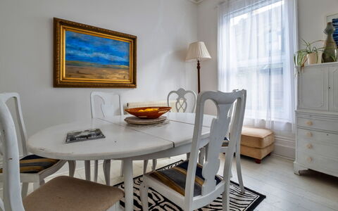Isle of Wight 601: Mueble, Diseño De Interiores, Piso, Suelo, Mesa, Madera, Habitación, Silla, Comedor, Cocina Y Comedor Mesa