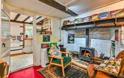 Old Town Cottage, Hastings: Madera, Habitación, Sala, Cuarto De Troncos, Sofá