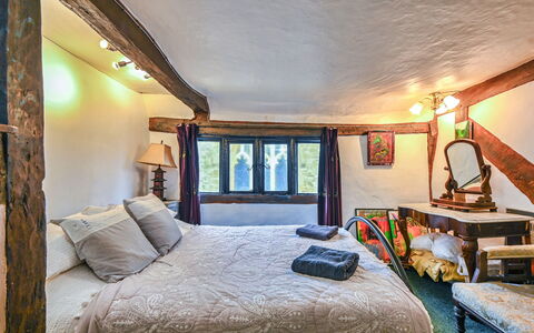 Old Town Cottage, Hastings: Madera, Mueble, Casa, Casa, Cabaña, Habitación, Madera Dura, Lecho, Marco De La Cama, Cama