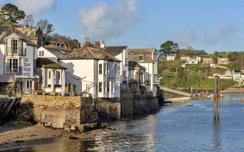 Fowey 602: Agua, Edificio, Casa, Camino Acuático, Casa, Costeras Y Los Accidentes Geográficos Oceánico, Costa, Canal, Apuntalar, Pueblo