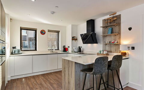 No.1 Sand Banks: Mueble, Diseño De Interiores, Piso, Madera, Mostrador, Cocina, Techo, Suelo, Lámpara, Gabinetes