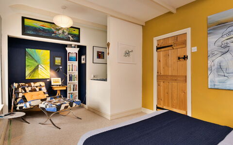 Wallis Cottage: Mueble, Diseño De Interiores, Pared, Habitación, Piso, Cama, Madera, Suelo, Techo, Habitación