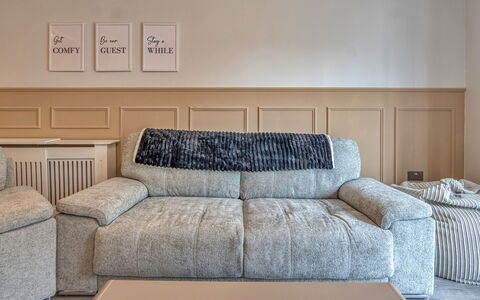 Dockyard House: Mueble, Sofá, Linos, Sala, Comodidad, Sofa Cama, Almohada, Arrojar La Almohada