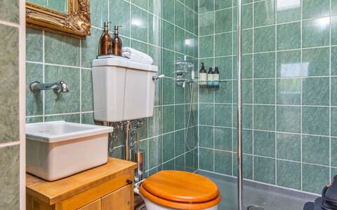 Y Golchdy: Baño, Arreglo De Tubería, Asiento Del Baño, Lavabo Del Baño, Baño, Lavabo, Grifo, Piso, Plomería, Suelo