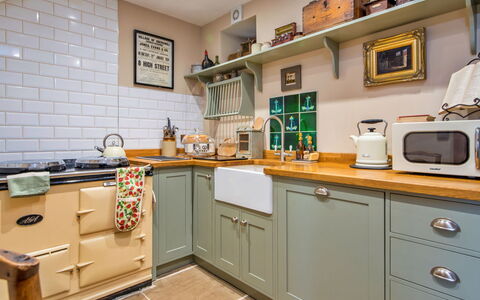 Gablebach: Cocina, Aparato De Cocina, Gabinetes, Diseño De Interiores, Mueble, Mostrador, Electrodoméstico, Cajón, Piso, Estufa De Cocina