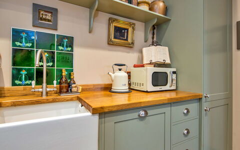 Gablebach: Cocina, Gabinetes, Diseño De Interiores, Aparato De Cocina, Mostrador, Madera, Cajón, Electrodoméstico, Piso, Mueble