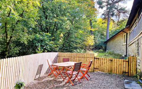 Drovers Retreat: Madera, Cerca, Jardín, Patio Interior, Inicio De Esgrima, Manchas De Madera, Cabaña, Yarda, Madera Dura, Mueble Para Exteriores