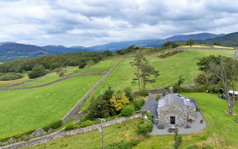 Penclogwynau: Hierba, Paisaje Natural, Pradera, Colina, Tierras Altas, Paisaje, Área Rural, El Terreno Del Lote, Nube