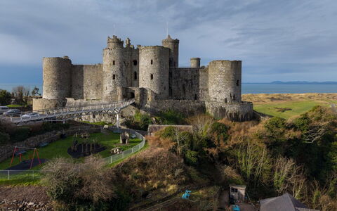 Tan-Y-Foel: Cielo, Castillo, Historia, Atracción Turística, Restos, Pared De Piedra, Fortificación, Sitio Historico, La Arquitectura Medieval