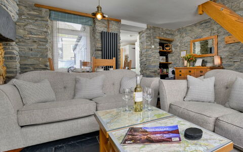 Garreg Ddu: Casa, Mueble, Sofá, Sala, Pared De Piedra, Sofa Cama