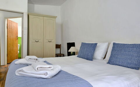 Tafarn Trip: Mueble, Diseño De Interiores, Piso, Suelo, Cama, Madera, Habitación, Techo, Habitación, Sábana