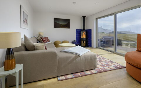 Hampton Coast: Mueble, Diseño De Interiores, Piso, Suelo, Sofá, Pared, Habitación, Madera, Techo, Sala