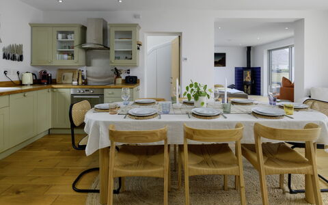 Hampton Coast: Mueble, Diseño De Interiores, Piso, Madera, Silla, Cocina Y Comedor Mesa, Mesa, Techo, Cocina, Comedor