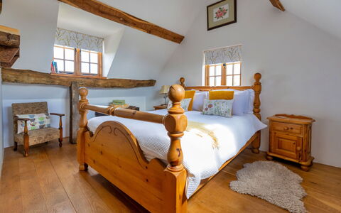 Waen Farm Cottage: Cama, Habitación, Madera, Mueble, Lecho, Sábana, Casa, Casa, Diseño De Interiores, Marco De La Cama