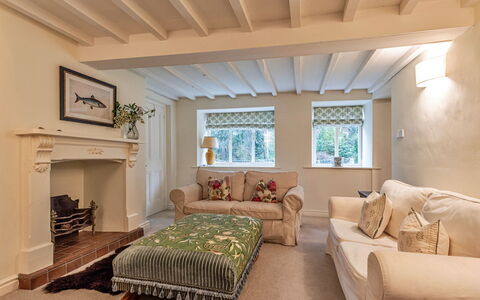 Dolhyfryd Lodge: Mueble, Diseño De Interiores, Pared, Sofá, Piso, Madera, Suelo, Techo, Habitación, Sala