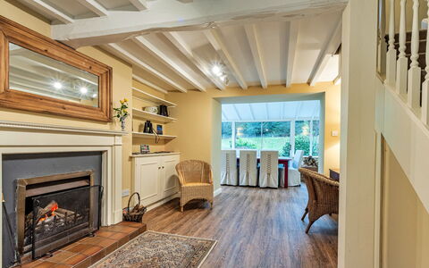 Dolhyfryd Lodge: Diseño De Interiores, Mueble, Pared, Piso, Madera, Techo, Suelo, Encendiendo, Suelos De Madera, Sala