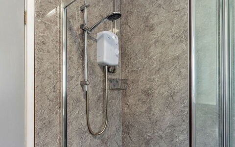 Hafan Traeth: Arreglo De Tubería, Plomería, Baño, Grifo, Loseta, Alcachofa De La Ducha, Barra De La Ducha, Lavabo