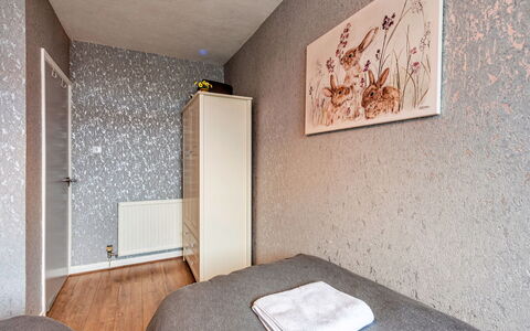 Hafan Traeth: Pared, Piso, Suelo, Diseño De Interiores, Madera, Habitación, Techo, Habitación, Encendiendo, Cama
