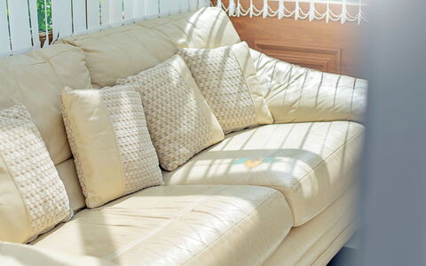 Morwen: Mueble, Sofá, Amortiguar, Diseño De Interiores, Arrojar La Almohada, Almohada, Sala, Suelo