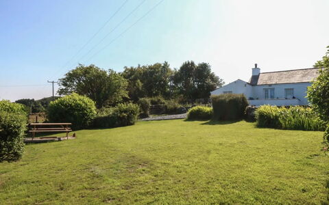 Merddyn Cottage: Cielo, Hierba, Pradera, Arbusto, Llanura, El Terreno Del Lote, Área Rural, Césped