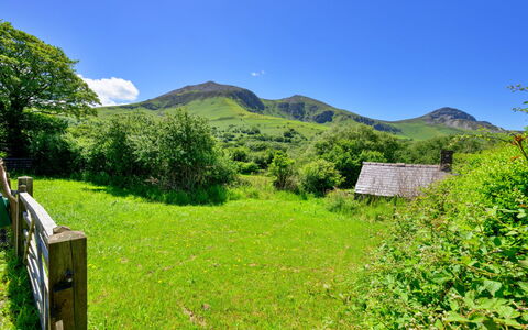 Penlon Cottage: Cielo, Accidentes Geográficos Montañosas, Verde, Hierba, Montaña, Colina, Naturaleza, Pradera, Paisaje Natural, Vegetación