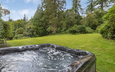 Ormidale House: Piscina, Jacuzzi, Paisajismo, Bañera, Fuente De Agua