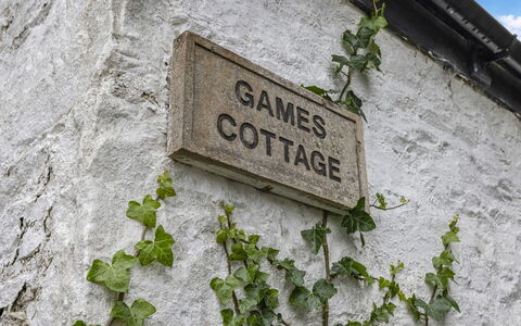 Garden Cottage at Ormidale House: Vajilla, Utensilios Para Servir, Taza, Taza De Café, Drinkware, Tetera, Comida, Vajilla, Taza Para Té, Porcelana