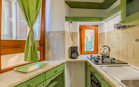 La Finestra sul Lago: Diseño De Interiores, Cocina, Madera, Techo, Piso, Mostrador, Electrodoméstico, Habitación, Suelo, Aparato De Cocina