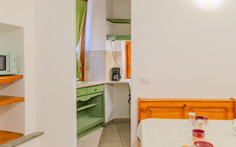 La Finestra sul Lago: Diseño De Interiores, Techo, Mueble, Piso, Suelo, Habitación, Departamento, Gabinetes, Cocina, Mostrador