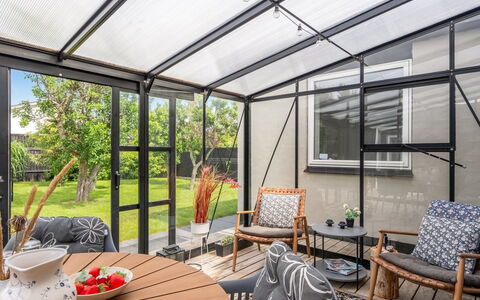 Soleil - 1.5Km from the Sea: Mueble, Silla, Maceta, Mueble Para Exteriores, Jardín, Hierro, Planta De Casa, Patio, Estructura Al Aire Libre, Sombra