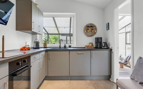 Soleil - 1.5Km from the Sea: Cocina, Mostrador, Diseño De Interiores, Aparato De Cocina, Gabinetes, Mueble, Piso, Electrodoméstico, Electrodoméstico, Techo