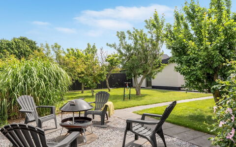 Soleil - 1.5Km from the Sea: Mueble, Hierba, Mueble Para Exteriores, Silla, Arbusto, Paisaje, Jardín, El Terreno Del Lote, Mesa Al Aire Libre
