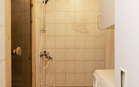 Koli Country Club B 7: Baño, Arreglo De Tubería, Pared, Piso, Suelo, Diseño De Interiores, Alcachofa De La Ducha, Grifo, Ducha, Plomería