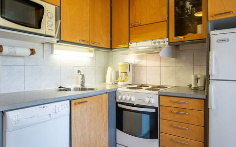 Koli Country Club D 11: Aparato De Cocina, Cocina, Electrodoméstico, Mostrador, Fregadero, Gabinetes, Diseño De Interiores, Lavabo, Piso, Mueble