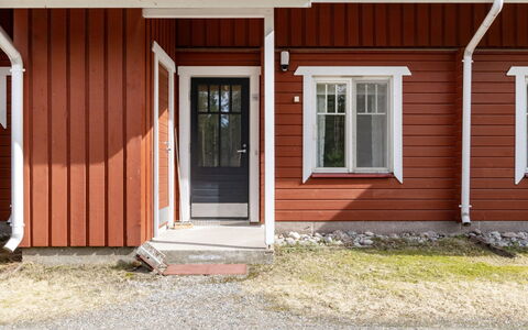 Koli Country Club D 13: Madera, Puerta, Casa, Vía Muerta, Material Compuesto, Cabaña, Manchas De Madera, Ventana De Guillotina, Pintar, Madera Dura