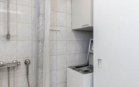 Koli Country Club D 13: Arreglo De Tubería, Piso, Suelo, Diseño De Interiores, Baño, Lavabo, Grifo, Plomería, Habitación, Material Compuesto