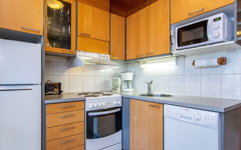 Koli Country Club D 14: Cocina, Electrodoméstico, Aparato De Cocina, Diseño De Interiores, Mostrador, Piso, Gabinetes, Lavabo, Suelo, Habitación