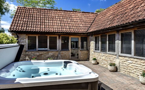 The Cottages Collection at Rusty Lane Farm: Bañera, Piscina, Yarda, Recurso, Planta De Casa, Jacuzzi, Estructura Al Aire Libre, Mueble Para Exteriores, Eco Hotel