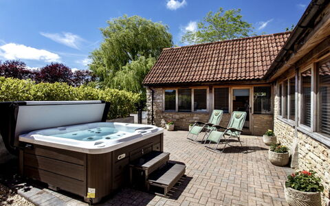 The Cottages Collection at Rusty Lane Farm: Piscina, Bañera, Recurso, Mueble Para Exteriores, Eco Hotel, Sombra, Yarda, Jacuzzi, Patio