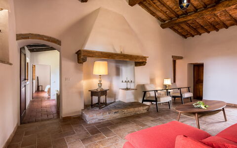 Casa Amelia, Pool, Casole Elsa, Monti: Pared, Mueble, Piso, Diseño De Interiores, Techo, Suelo, Casa, Silla, Habitación, Sala