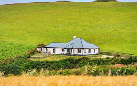 The Breakers: Hierba, Casa, Cabaña, Pradera, Techo, Área Rural, Llanura, Paisaje, Casa, El Terreno Del Lote