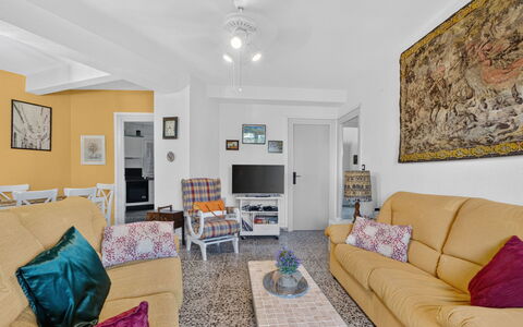 Goya - Mar de Cristal: Mueble, Diseño De Interiores, Sofá, Piso, Suelo, Techo, Habitación, Sala, Departamento, Mesa