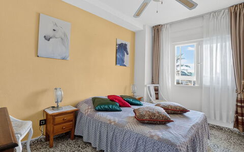 Goya - Mar de Cristal: Mueble, Diseño De Interiores, Cama, Habitación, Suelo, Piso, Pared, Habitación, Madera, Techo