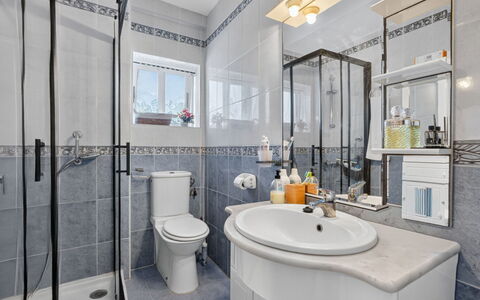 Goya - Mar de Cristal: Baño, Arreglo De Tubería, Lavabo, Diseño De Interiores, Baño, Lavabo Del Baño, Grifo, Asiento Del Baño, Piso, Plomería