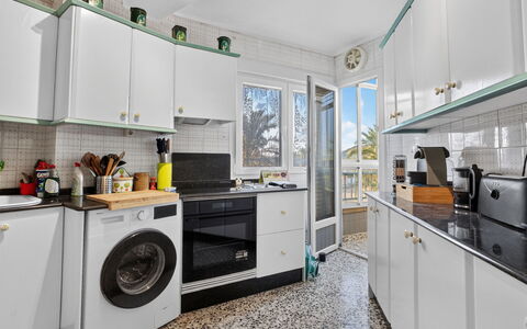 Goya - Mar de Cristal: Aparato De Cocina, Cocina, Electrodoméstico, Piso, Diseño De Interiores, Electrodoméstico, Mostrador, Suelo, Gabinetes, Techo