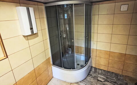 Oaza Spokoju: Piso, Suelo, Arreglo De Tubería, Baño, Plomería, Habitación, Puerta De La Ducha, Loseta, Baño